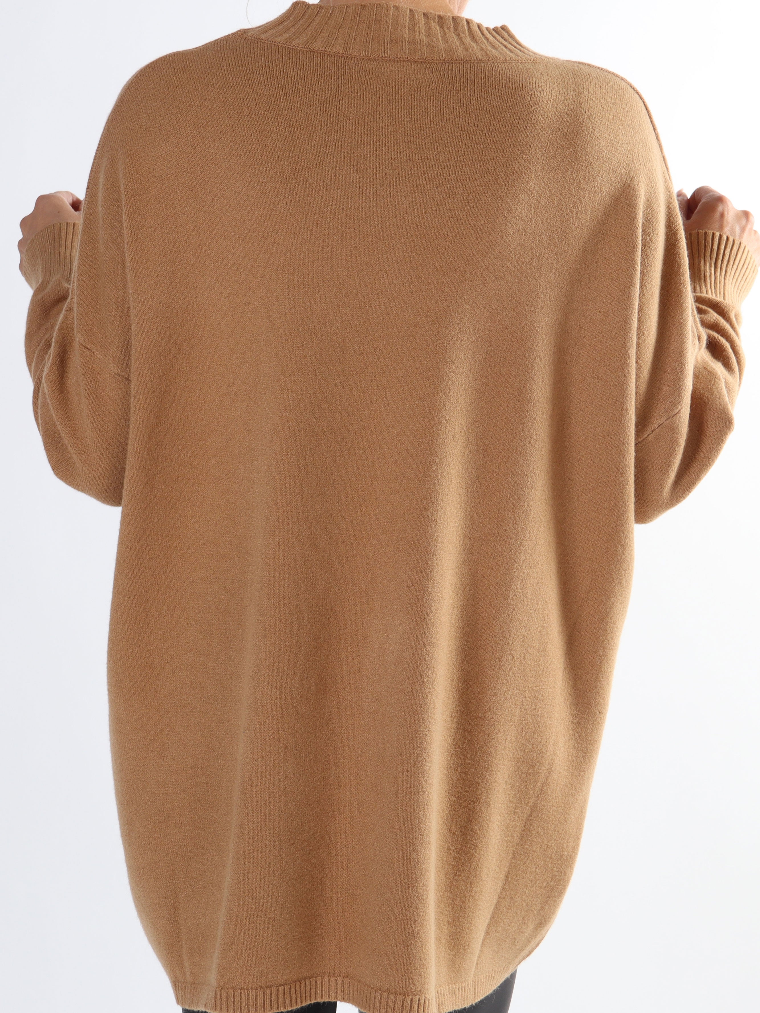 Amora - Lang blød plus size strikbluse